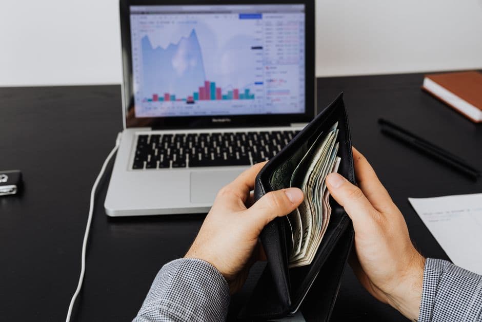 ⚡ Tests intermittents : budget relance, échec non masqué